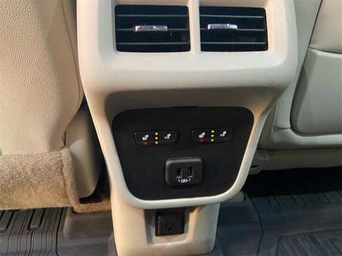 Used 2024 GMC Terrain Denali w/ Denali Premium Package image 33