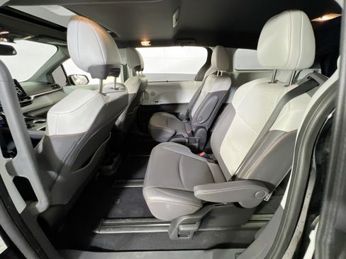 Used 2022 Toyota Sienna XSE AWD/4WD image 24