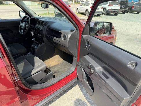 Used 2016 Jeep Patriot Sport FWD image 18