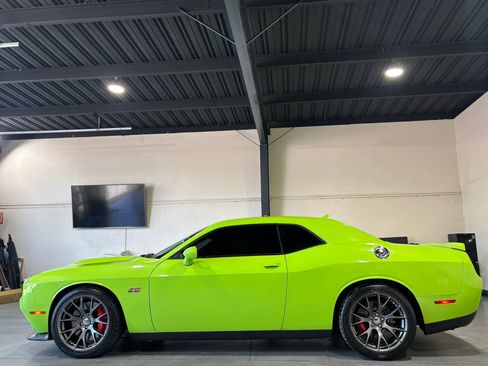 Used 2015 Dodge Challenger SRT w/ Technology Group RWD image 5