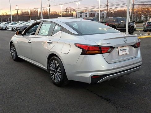 Used 2024 Nissan Altima 2.5 SV image 5