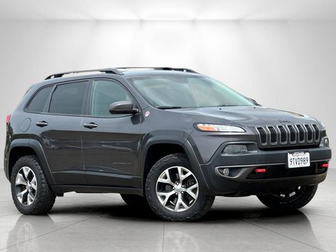 Used 2015 Jeep Cherokee Trailhawk AWD/4WD image 1