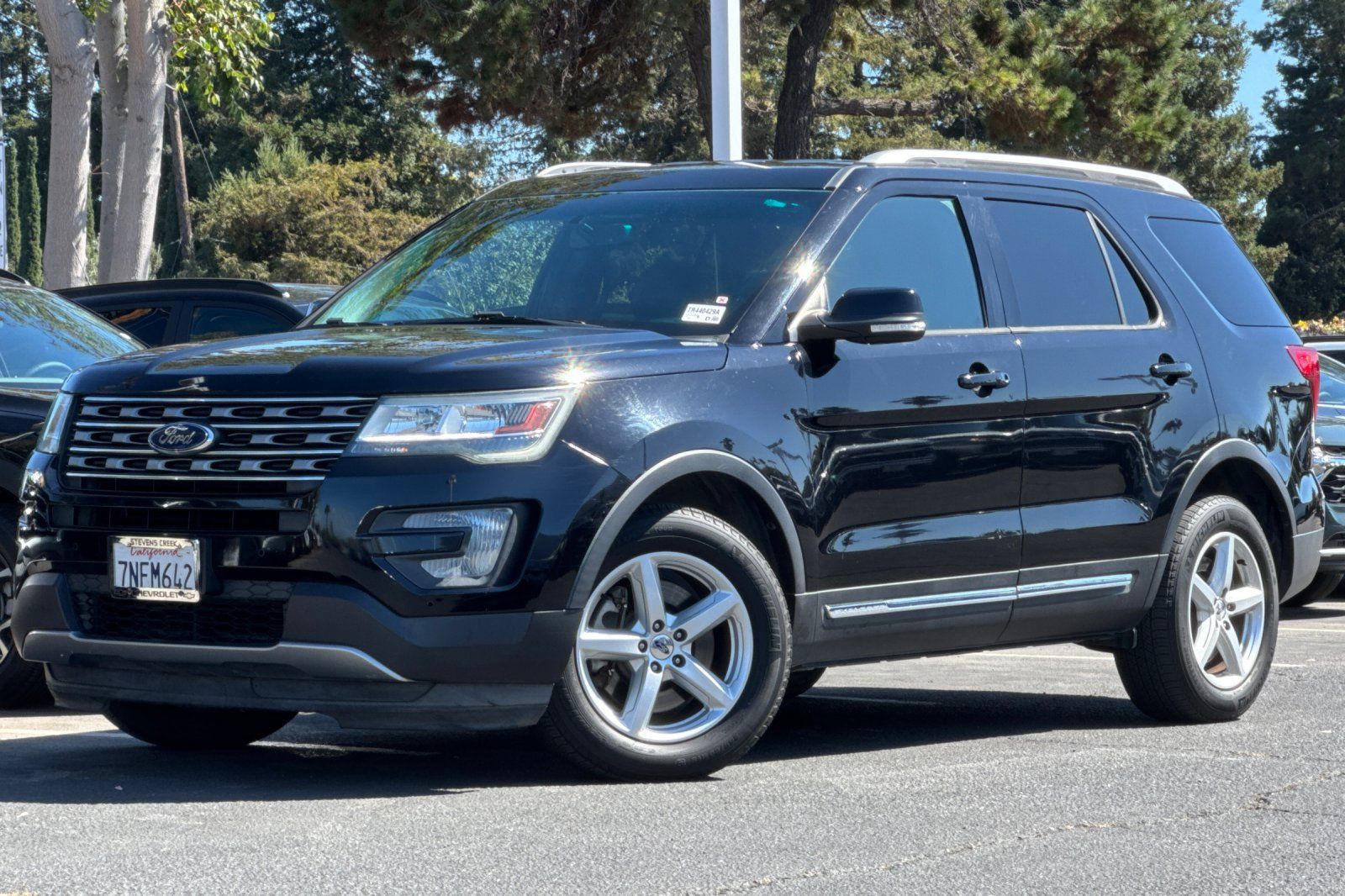 Used 2016 Ford Explorer XLT w/ Equipment Group 202A AWD/4WD image 9