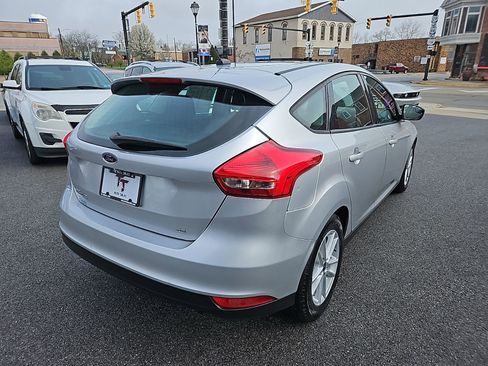 Used 2018 Ford Focus SE FWD image 6