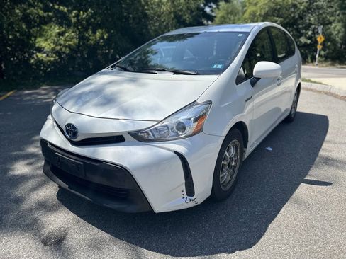 Used 2015 Toyota Prius V Five image 1