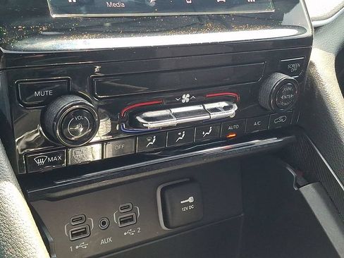 Used 2025 Jeep Grand Cherokee Laredo X AWD/4WD image 18