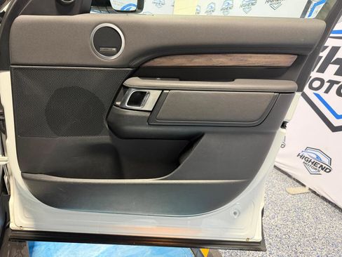 Used 2020 Land Rover Discovery HSE image 28