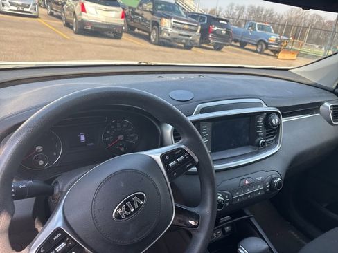 Used 2020 Kia Sorento LX image 8