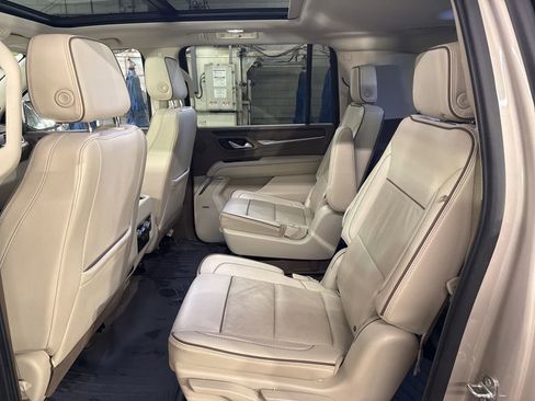 Used 2021 GMC Yukon XL Denali w/ LPO, Illumination Package image 27