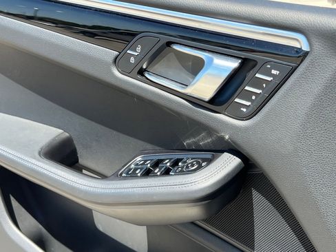 Certified 2022 Porsche Macan S AWD/4WD image 29