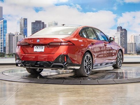 Used 2026 BMW 550e xDrive image 8