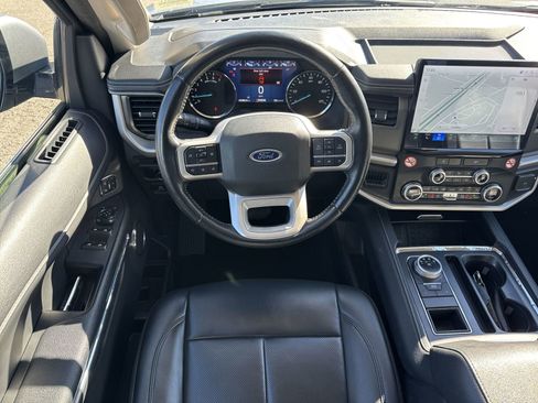 Used 2024 Ford Expedition XLT image 28