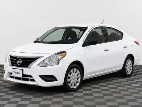 Used 2018 Nissan Versa SV FWD image 1