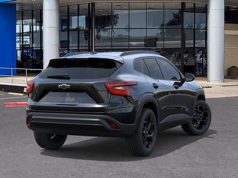 New 2026 Chevrolet Trax LT w/ Driver Confidence Package FWD image 4