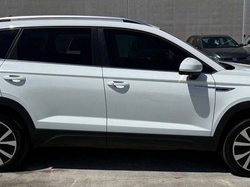 Certified 2024 Volkswagen Taos SE FWD image 5