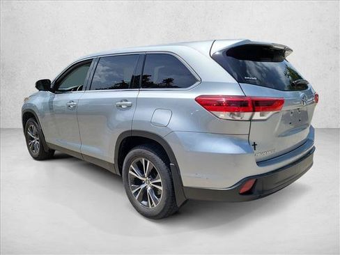 Used 2019 Toyota Highlander LE FWD image 7