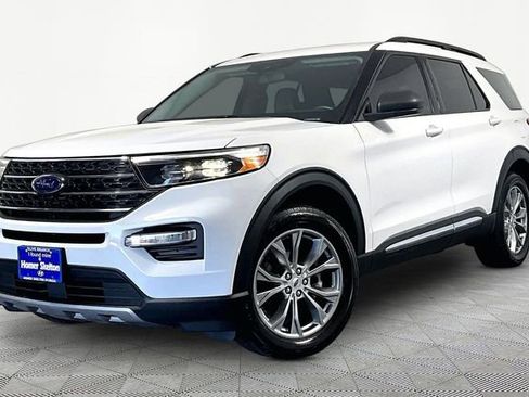 Used 2022 Ford Explorer XLT w/ Equipment Group 202A AWD/4WD image 2