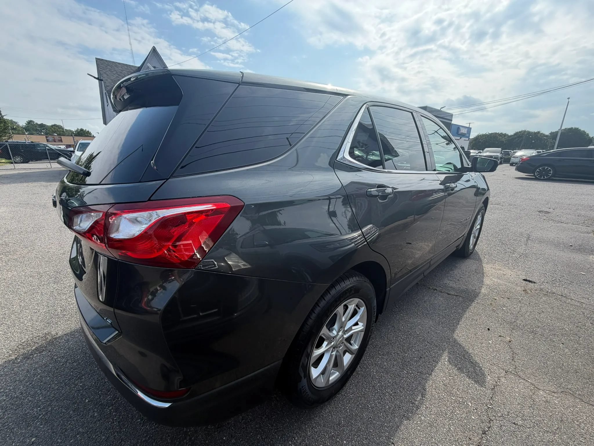Used 2020 Chevrolet Equinox LT FWD image 2