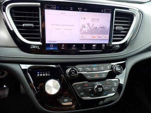 New 2025 Chrysler Pacifica Select image 19