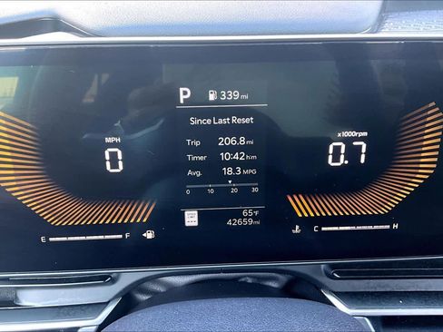 Used 2025 Kia Carnival image 23