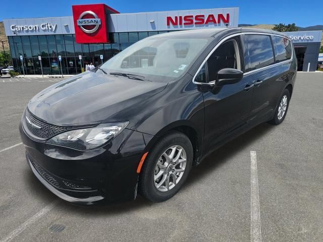 Used 2023 Chrysler Voyager LX FWD image 3