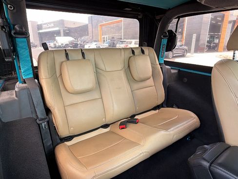 Used 2019 Jeep Wrangler Rubicon AWD/4WD image 17