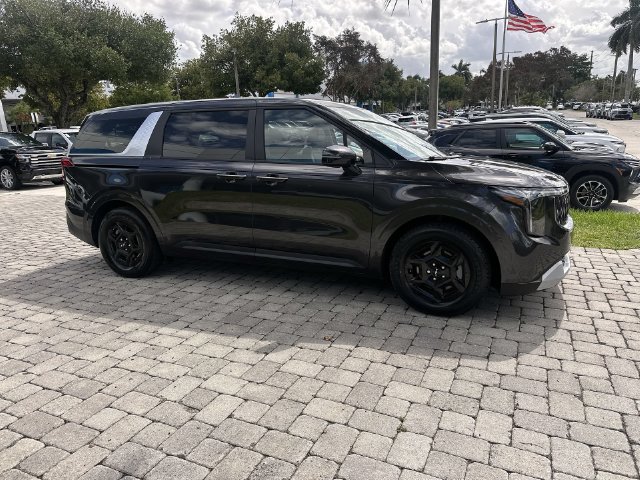 Used 2026 Kia Carnival FWD image 15