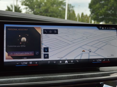 Used 2023 BMW i7 xDrive60 w/ Executive Package 2 AWD/4WD image 18
