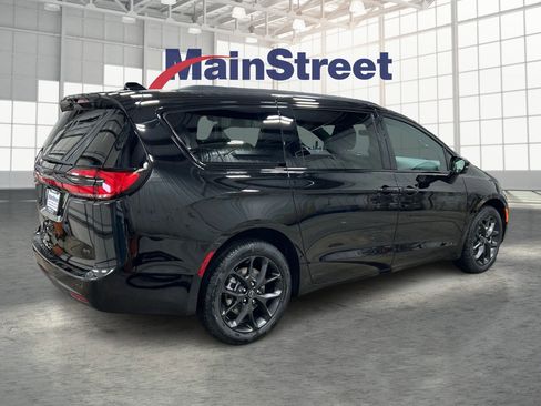 New 2026 Chrysler Pacifica Select AWD/4WD image 5