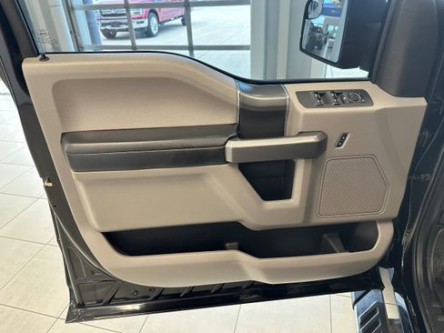 Used 2016 Ford F150 XLT w/ Equipment Group 302A Luxury AWD/4WD image 12