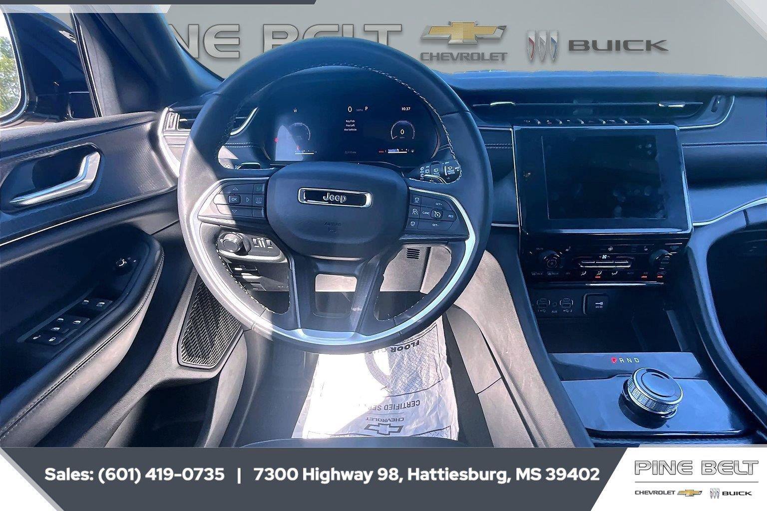 Used 2025 Jeep Grand Cherokee Altitude AWD/4WD image 5