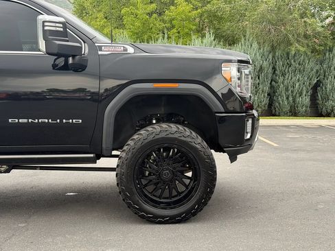 Used 2022 GMC Sierra 3500 Denali w/ Denali Black Diamond Edition AWD/4WD image 6