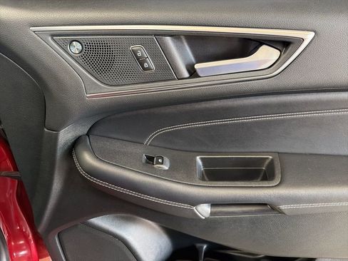 Used 2023 Ford Edge Titanium image 25