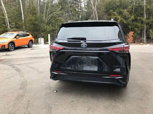 Certified 2022 Toyota Sienna XSE w/ XSE Plus Package image 3