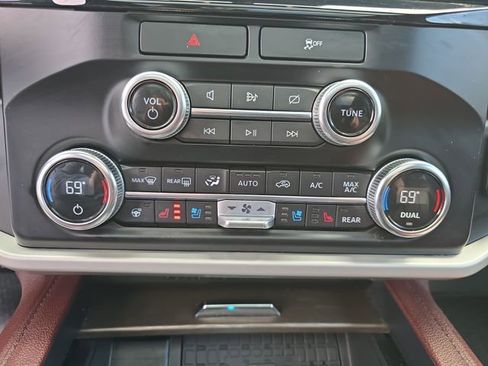 Used 2022 Ford Expedition Limited image 28