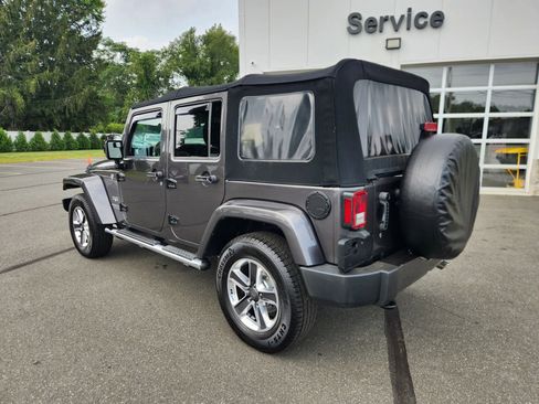 Used 2016 Jeep Wrangler Unlimited Sahara w/ Dual Top Group AWD/4WD image 10