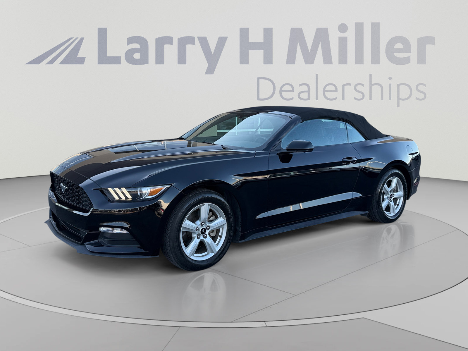 Used 2017 Ford Mustang Convertible RWD image 1