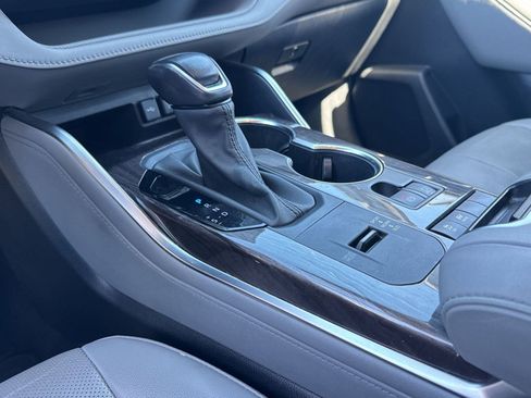 Used 2021 Toyota Highlander Limited image 18