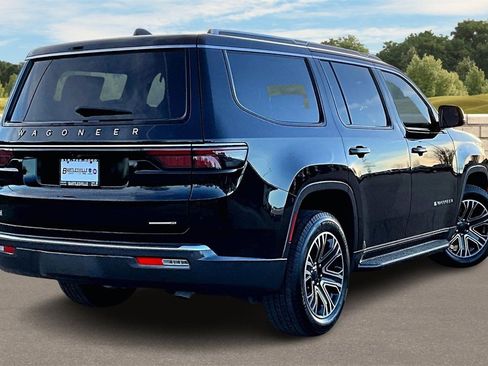 Used 2022 Jeep Wagoneer Series III w/ Flexible Seating Group image 9