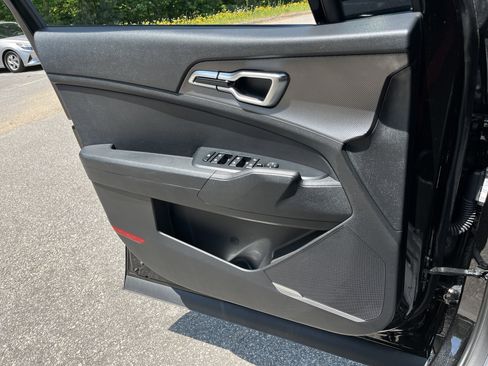 Used 2025 Kia Sportage LX image 14