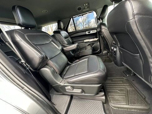 Used 2021 Ford Explorer Limited w/ Equipment Group 301A image 18