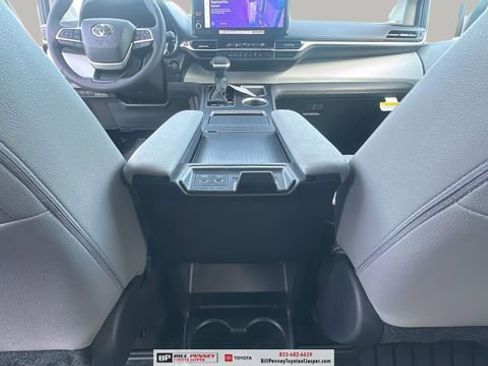 New 2026 Toyota Sienna XLE image 14