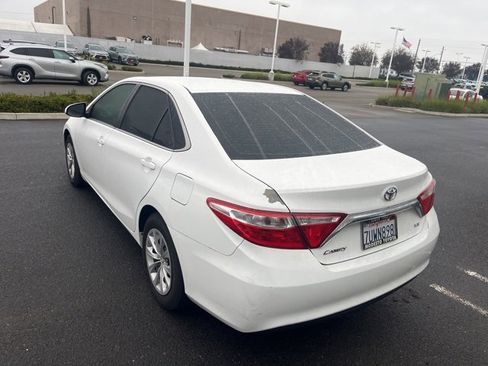 Used 2015 Toyota Camry LE image 7