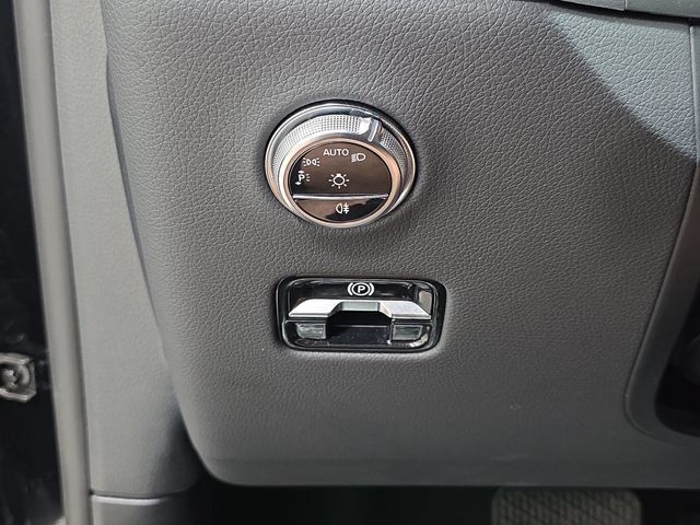 Used 2024 Mercedes-Benz GLC 300 4MATIC image 26