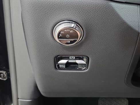 Used 2024 Mercedes-Benz GLC 300 4MATIC image 26