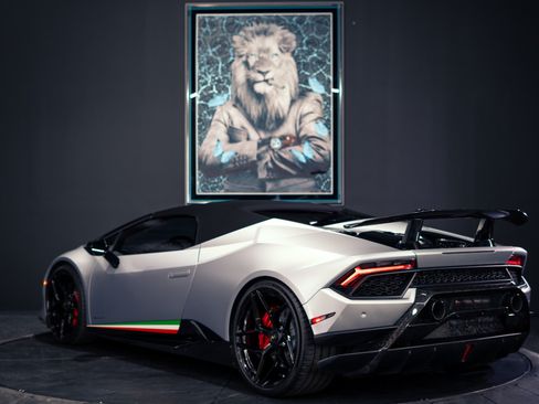 Used 2018 Lamborghini Huracan Performante AWD/4WD image 43