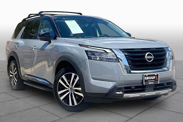 Used 2023 Nissan Pathfinder Platinum FWD image 3