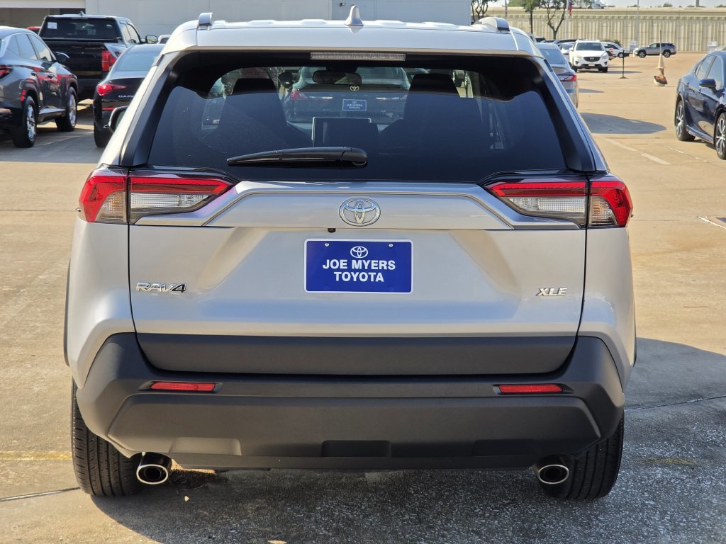 Used 2025 Toyota RAV4 XLE FWD image 8