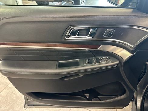 Used 2018 Ford Explorer Platinum AWD/4WD image 22