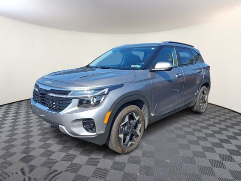Used 2025 Kia Seltos S AWD/4WD image 3